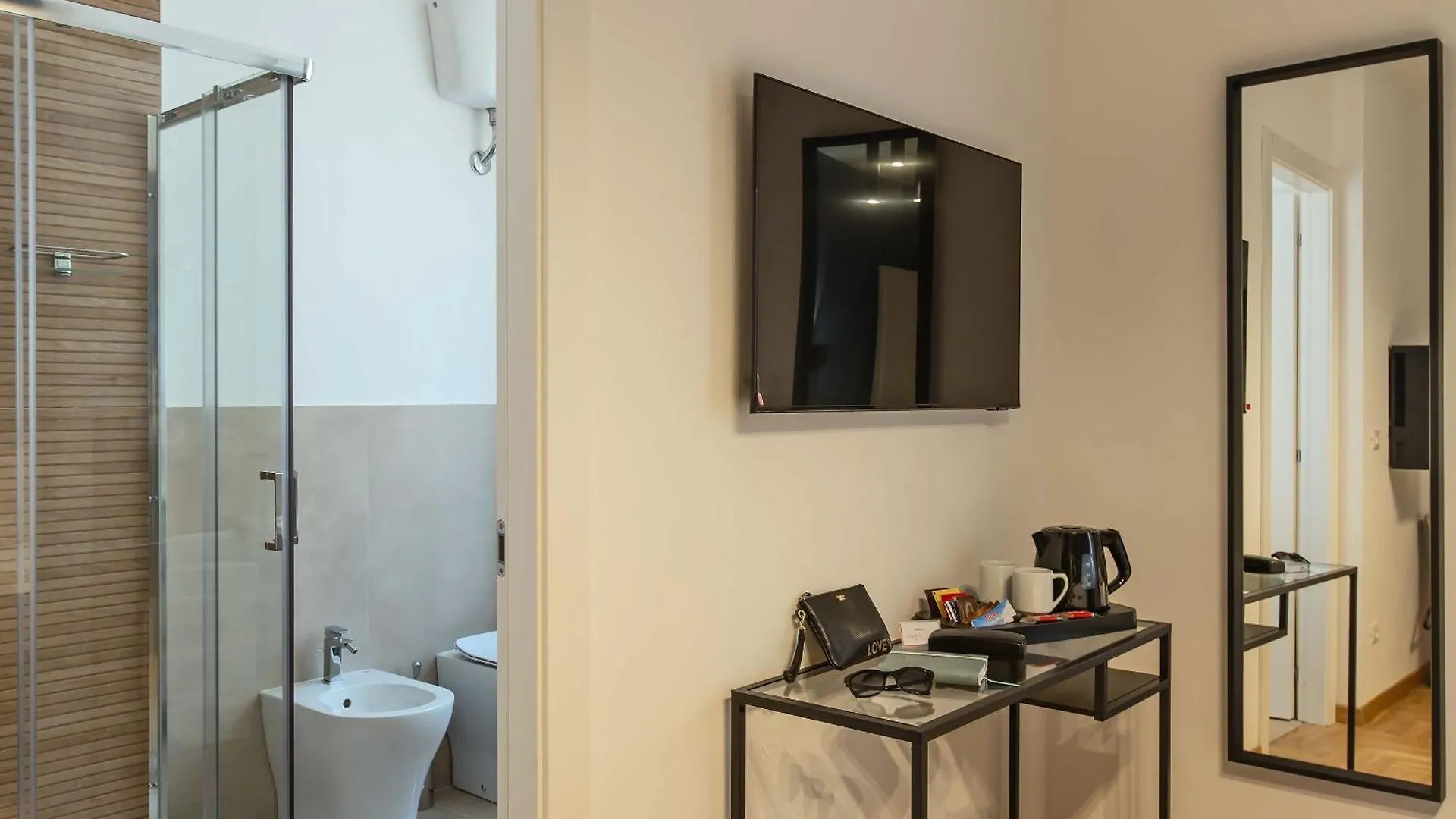 Essence Guesthouse Rome 0*,